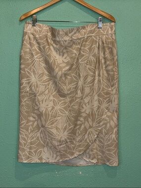 Ripskirt Hawaii Neutral Leaf-Print Skirt. Size large.